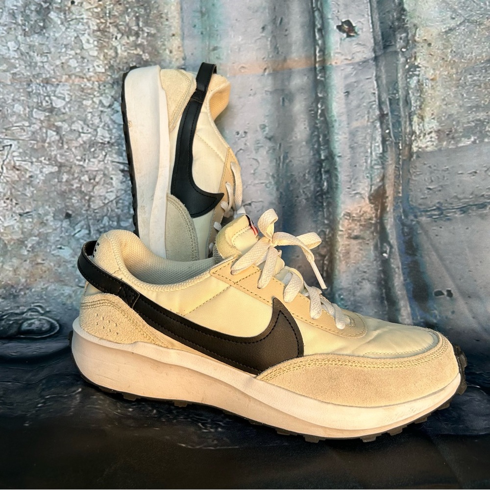 Nike Swoosh Detail Beige and Black Sneakers W 9.5M M 8M‎
